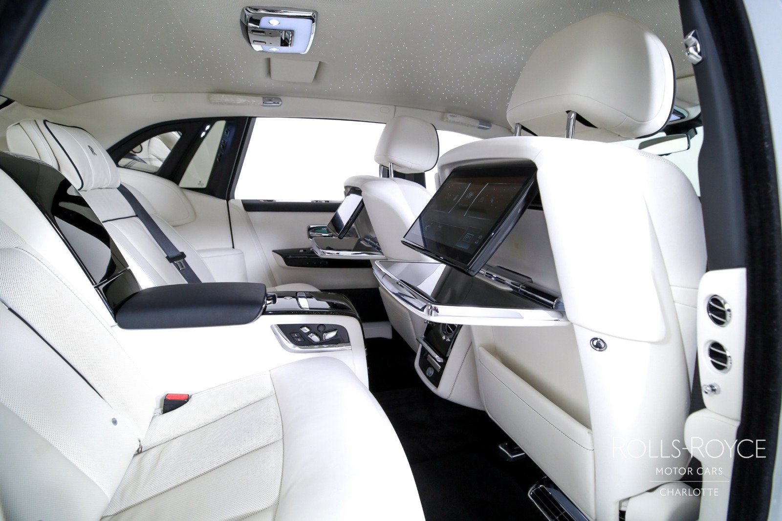Certified 2024 Rolls-Royce Phantom Sedan RWD image 31