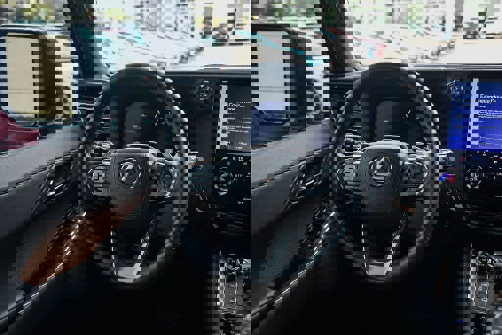 Used 2024 Lexus GX 550 w/ Accessory Package (2T) AWD/4WD image 12