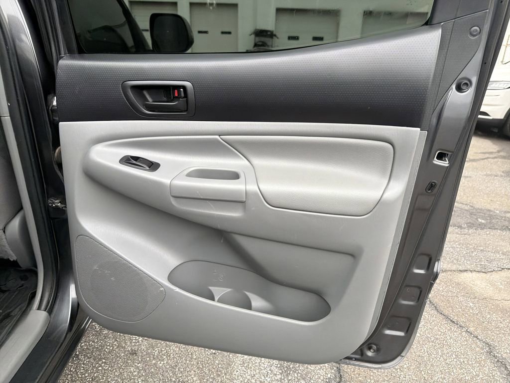 Used 2015 Toyota Tacoma 4x4 Double Cab w/ TRD Off-Road Package image 16