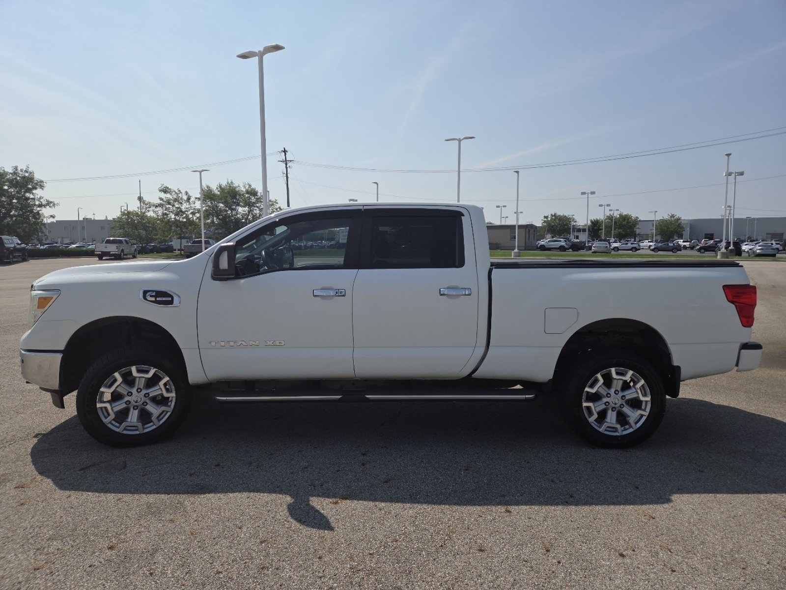 Used 2017 Nissan Titan SV AWD/4WD image 14