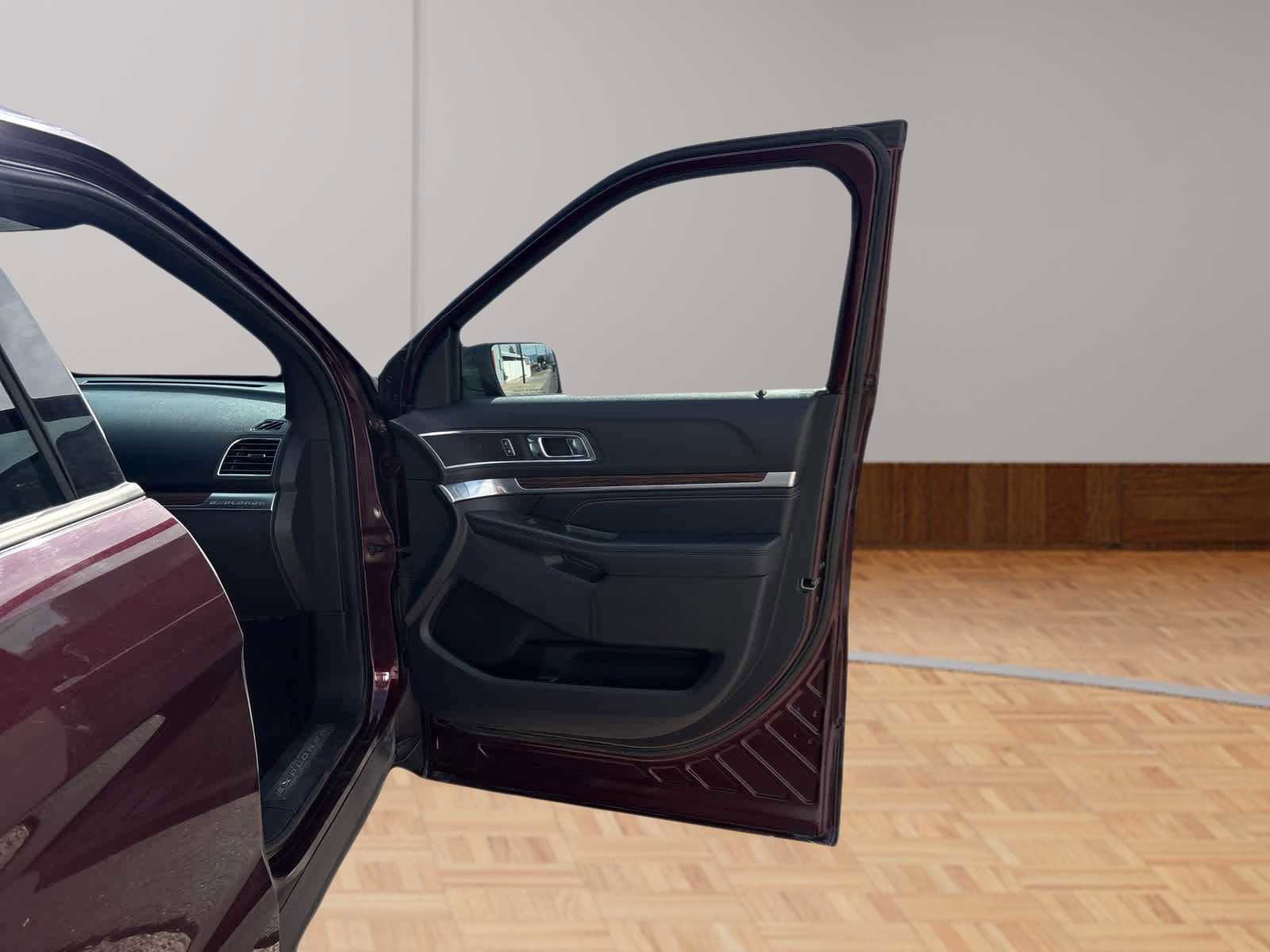 Used 2019 Ford Explorer Limited FWD image 16
