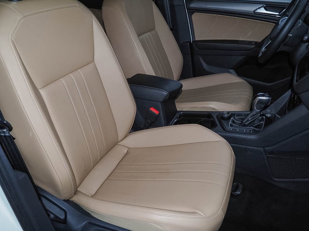 Used 2022 Volkswagen Tiguan SE w/ Panoramic Sunroof Package image 28