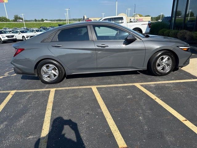 Used 2024 Hyundai Elantra SE FWD image 6