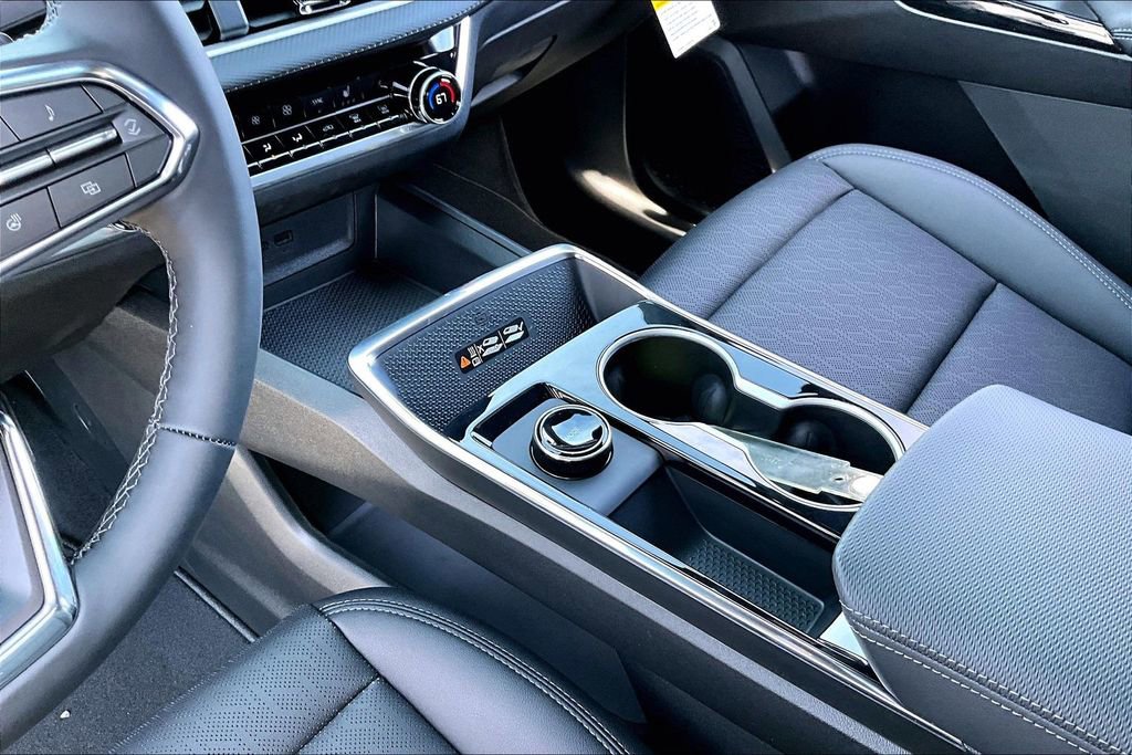 New 2026 Chevrolet Equinox LT w/ Convenience Package II image 8