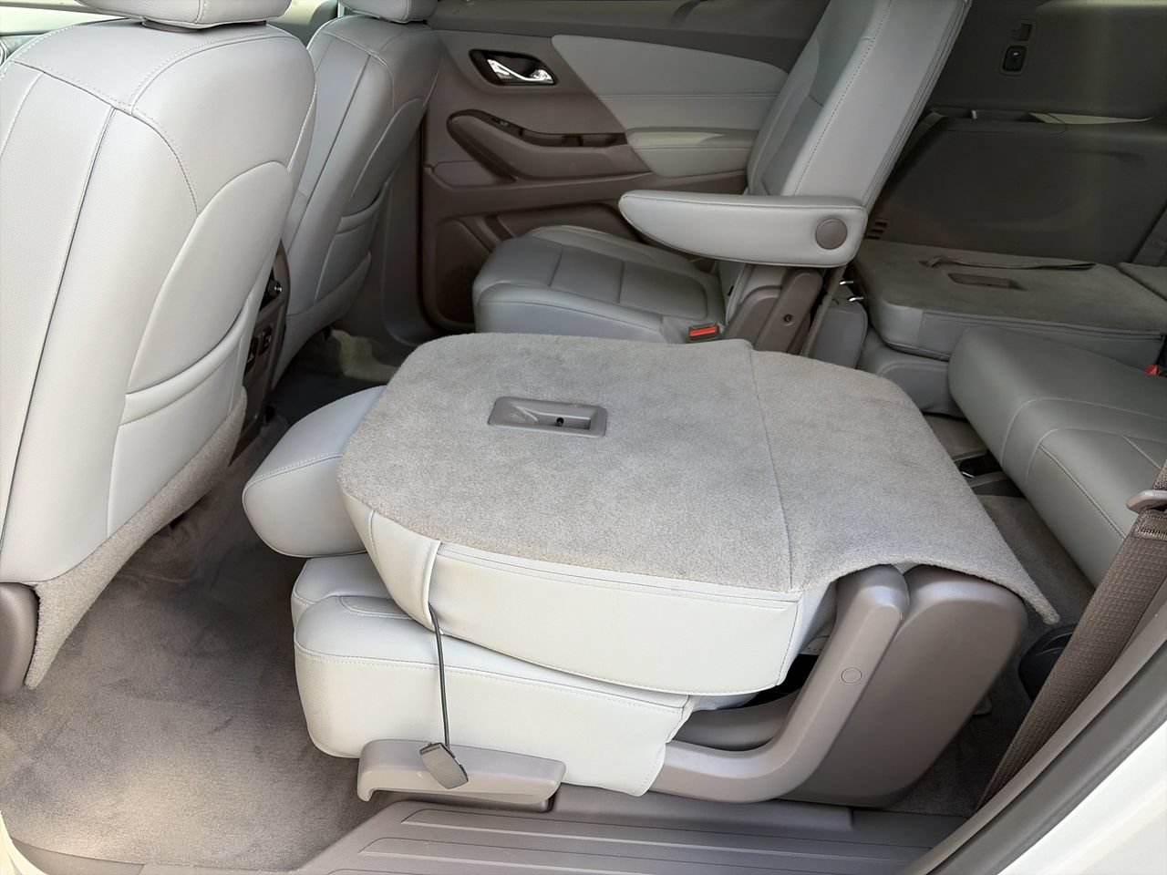 Used 2020 Chevrolet Traverse LT w/ LT Premium Package FWD image 22