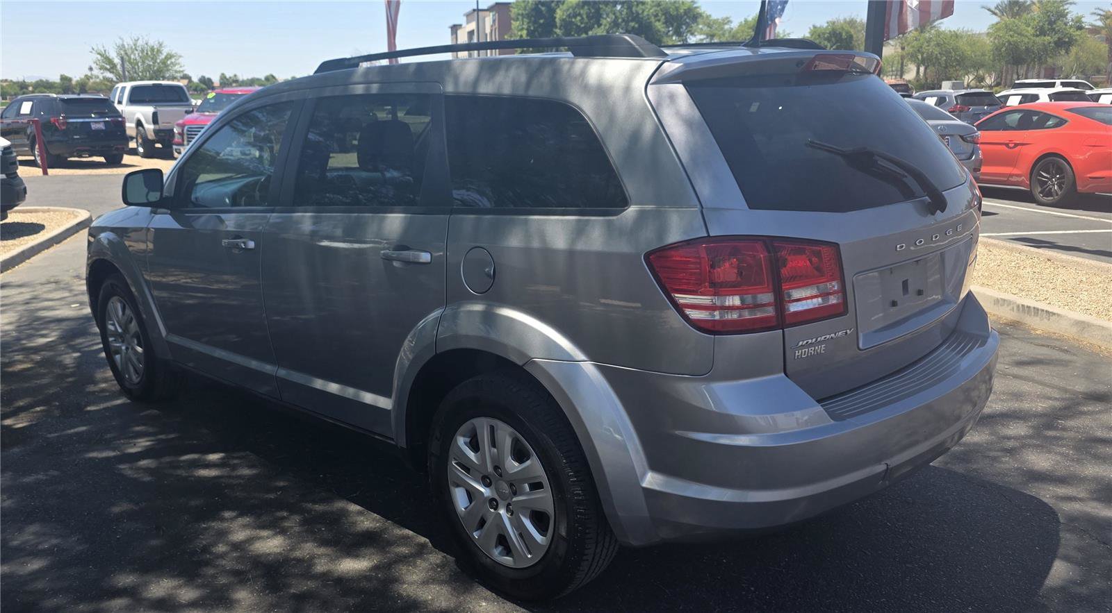 Used 2019 Dodge Journey SE FWD image 7