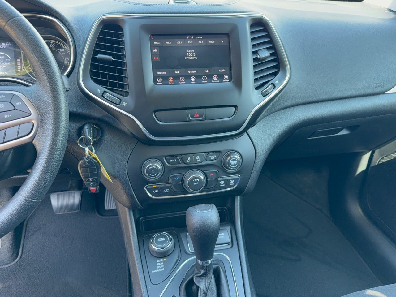 Used 2019 Jeep Cherokee Latitude w/ Popular Appearance Group AWD/4WD image 22