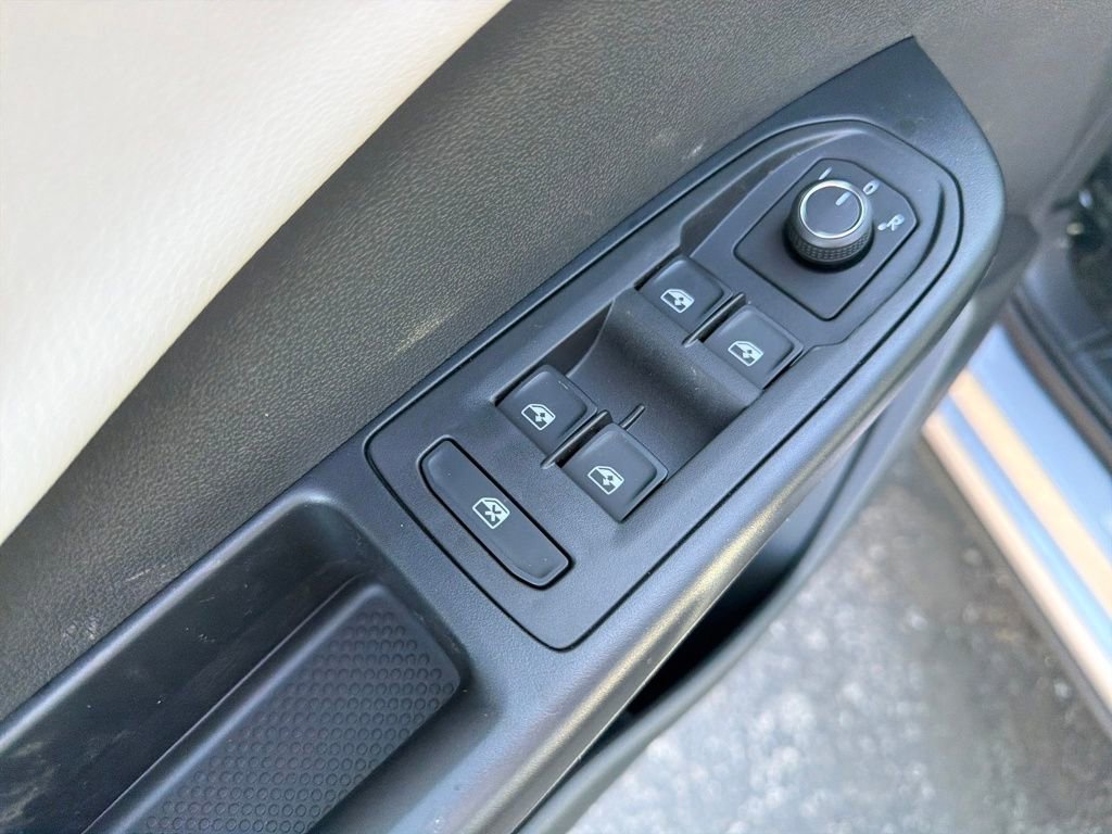 New 2026 Volkswagen Taos S image 12