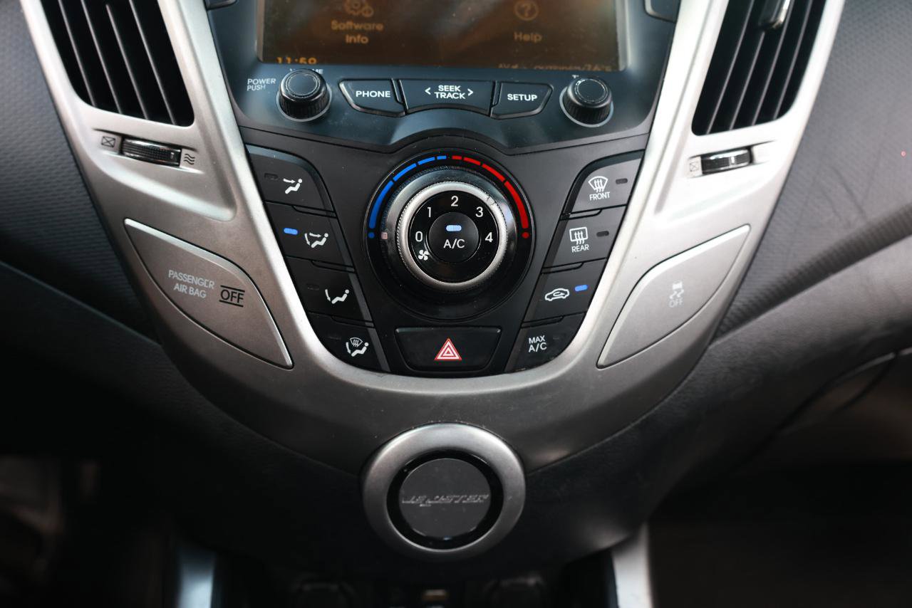 Used 2016 Hyundai Veloster FWD image 29