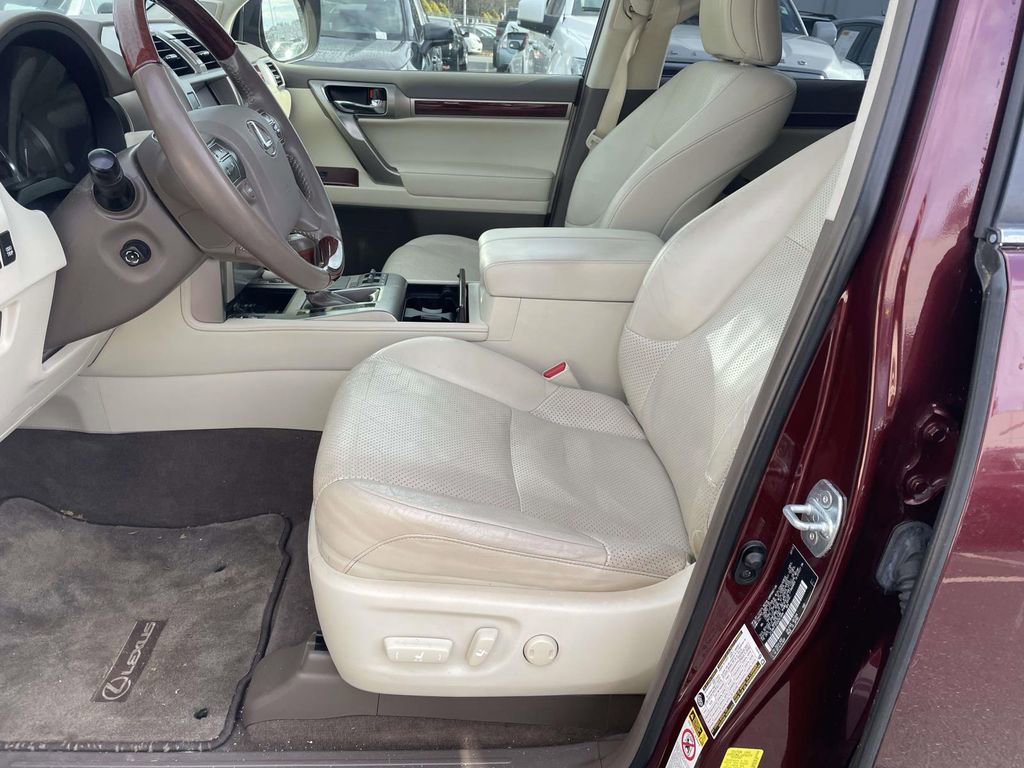 Used 2013 Lexus GX 460 image 27