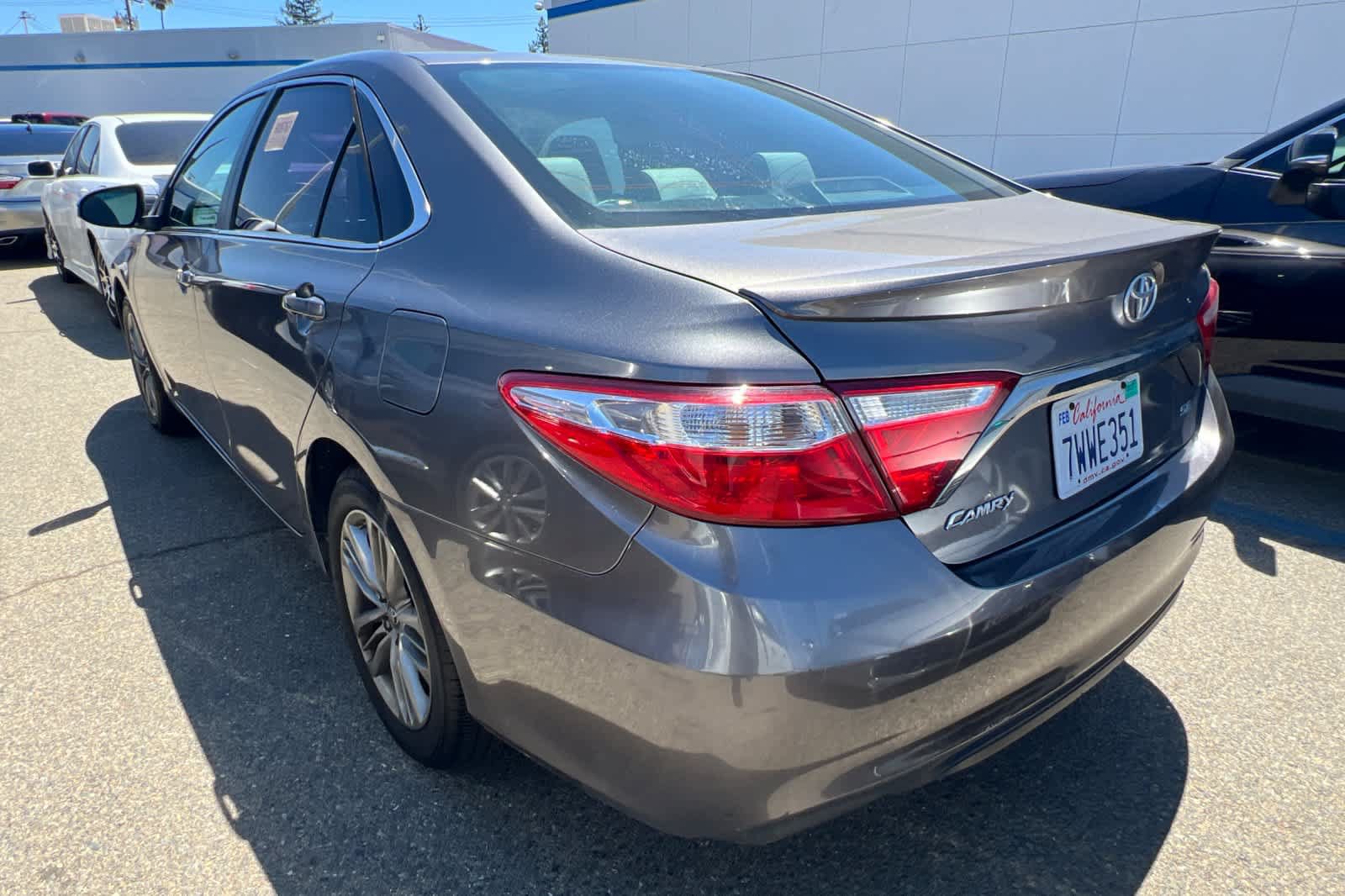 Used 2016 Toyota Camry SE FWD image 4