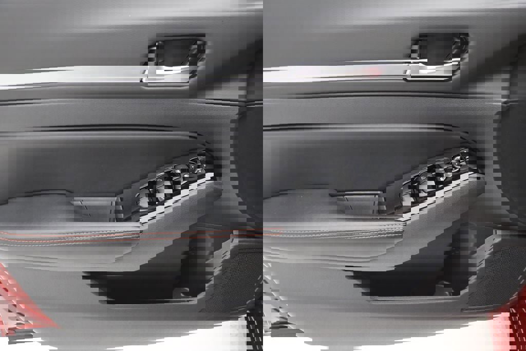 Used 2025 Nissan Altima 2.5 SR image 15