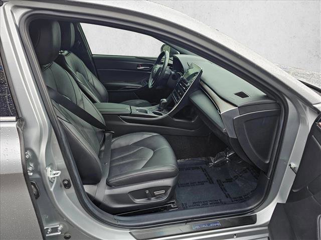 Used 2022 Toyota Avalon XLE w/ Moonroof Package image 10
