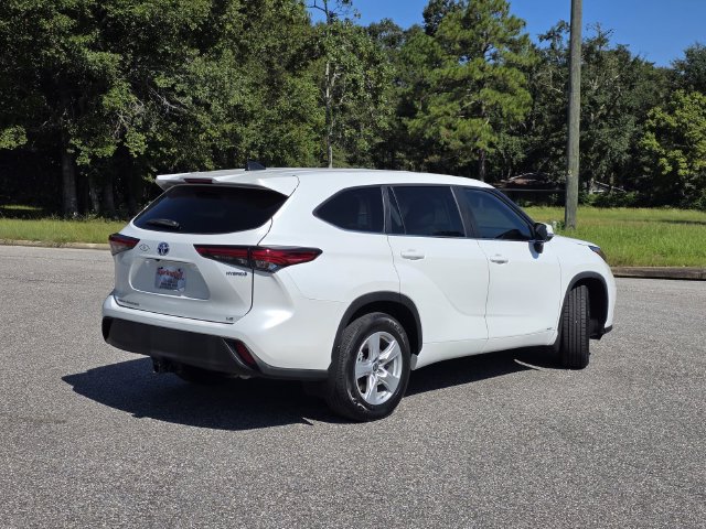 Used 2023 Toyota Highlander LE AWD/4WD image 5