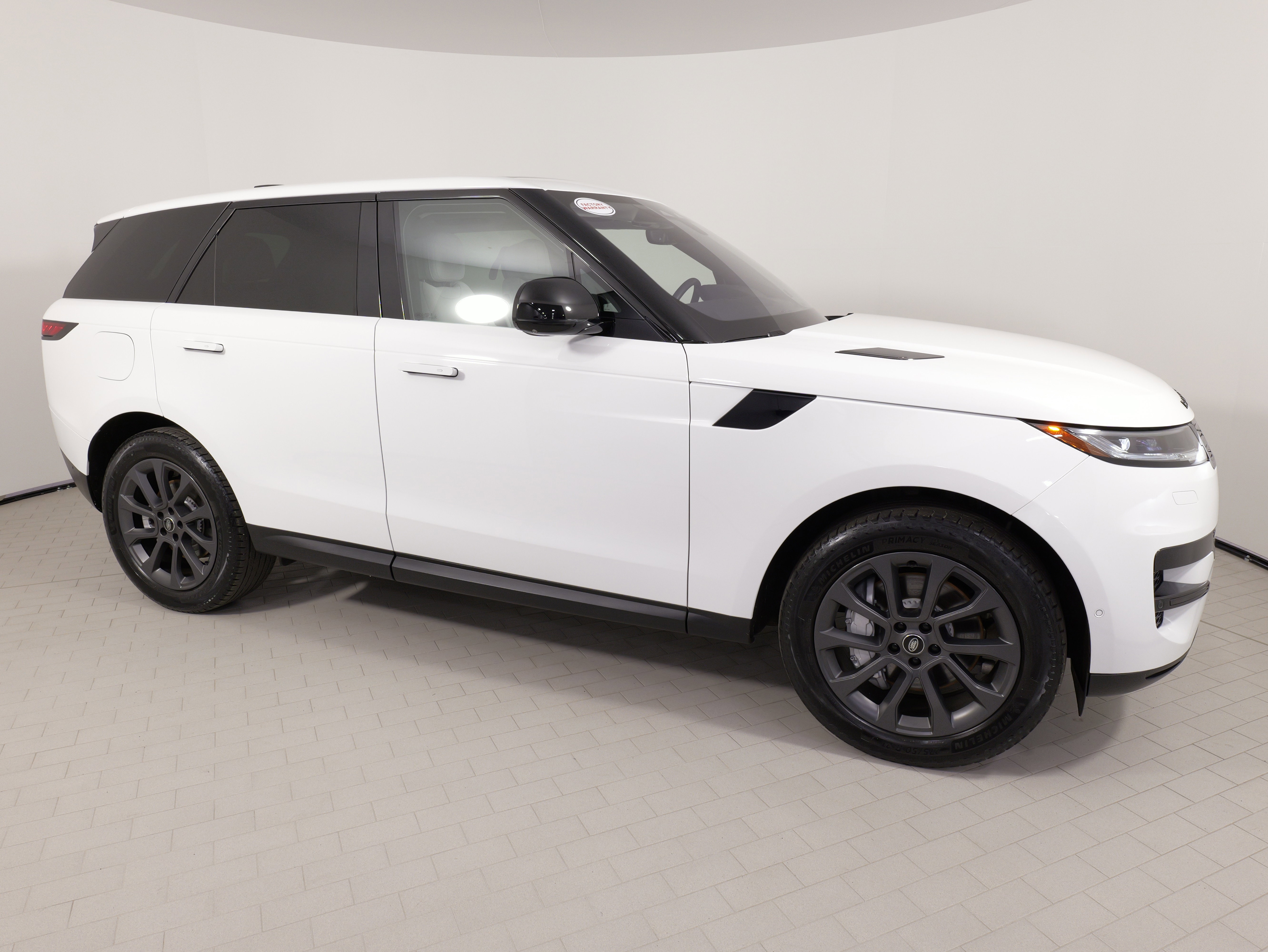 Used 2023 Land Rover Range Rover Sport SE image 9