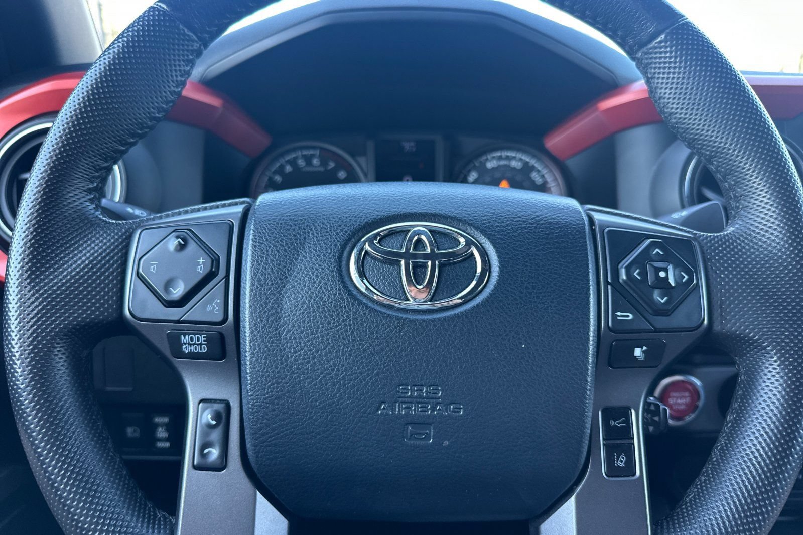 Used 2020 Toyota Tacoma TRD Sport w/ TRD Premium Sport Package AWD/4WD image 33