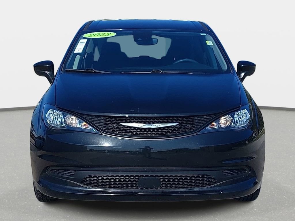 Used 2023 Chrysler Voyager LX image 2