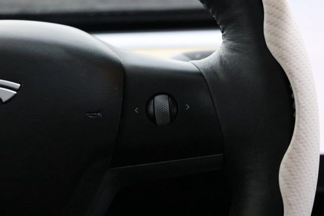 Used 2022 Tesla Model Y Long Range image 19