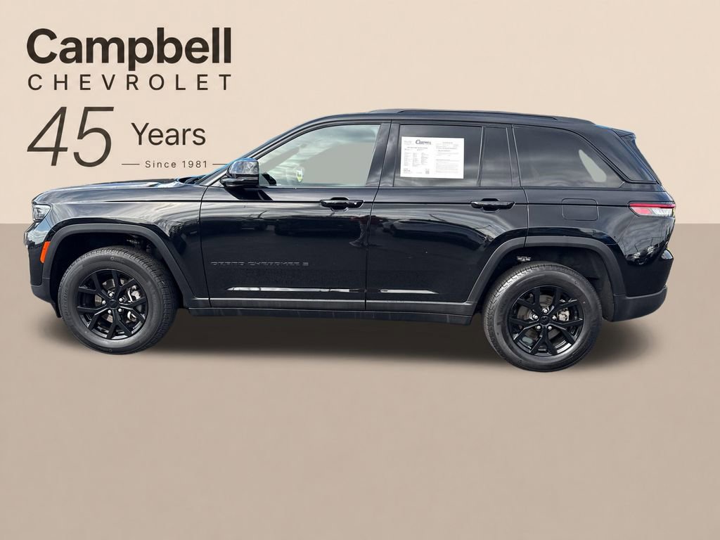 Used 2025 Jeep Grand Cherokee Altitude AWD/4WD image 2