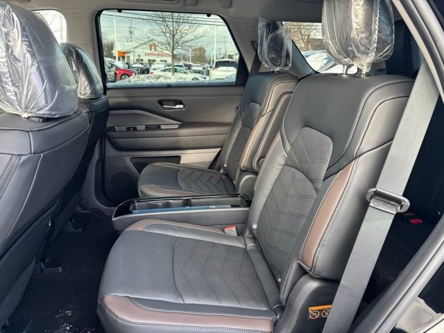 New 2025 Nissan Pathfinder Platinum image 17