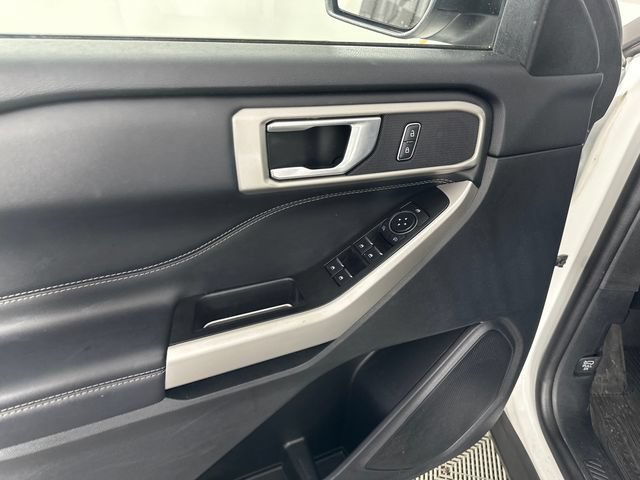 Used 2022 Ford Explorer XLT w/ Equipment Group 202A AWD/4WD image 19