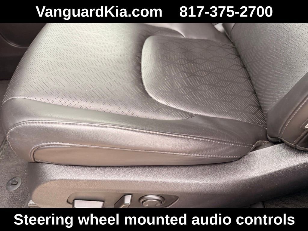 Used 2024 Kia Carnival EX image 15