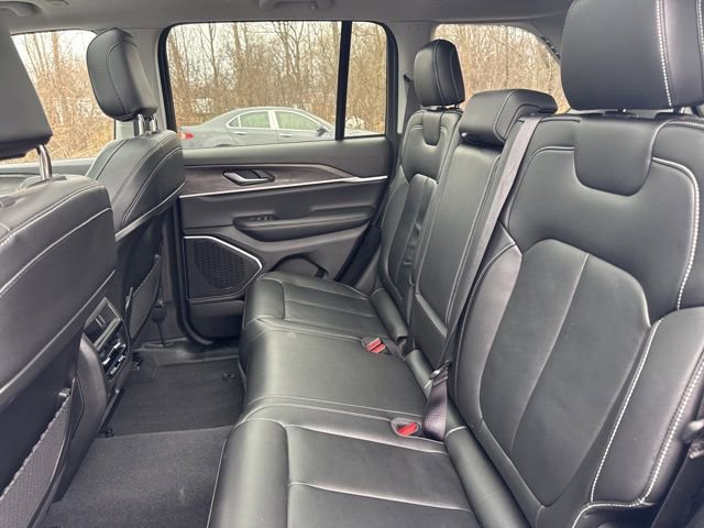 Used 2022 Jeep Grand Cherokee Limited image 17