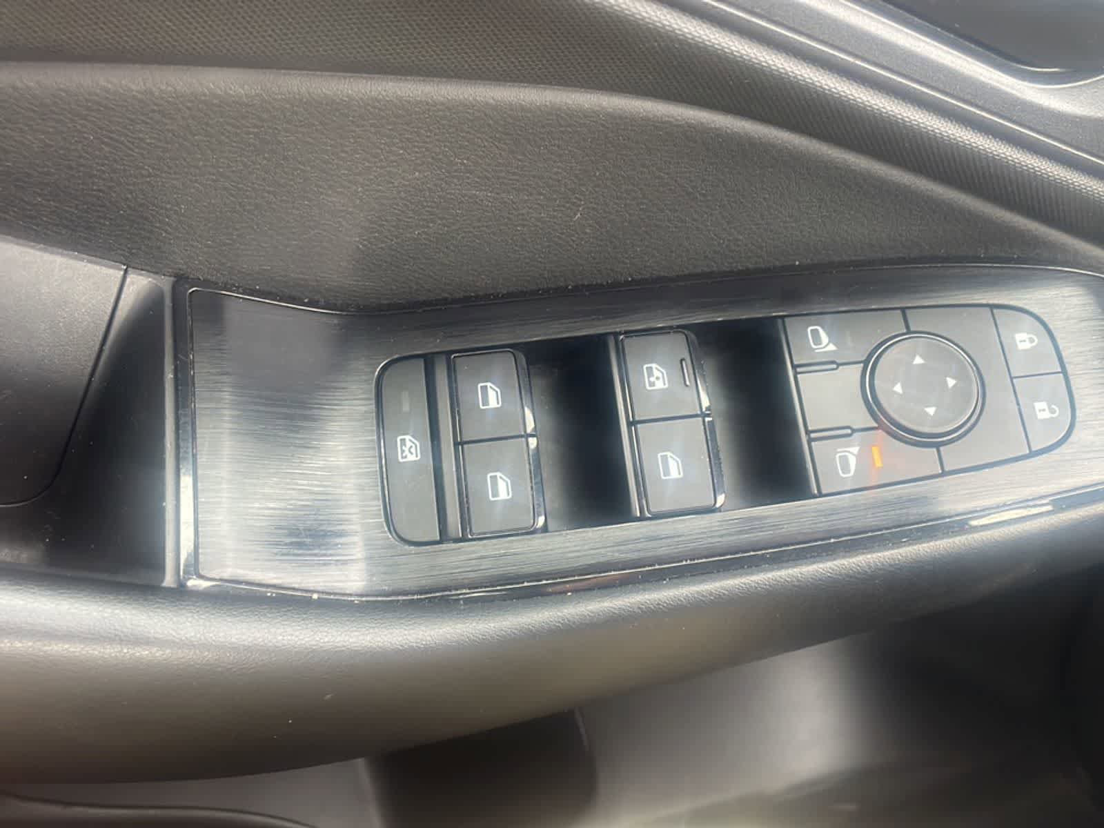 Used 2024 Nissan Rogue S AWD/4WD image 20