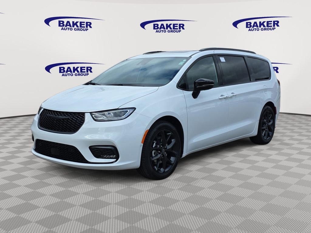 New 2026 Chrysler Pacifica Limited w/ Uconnect Theater Family Group image 7