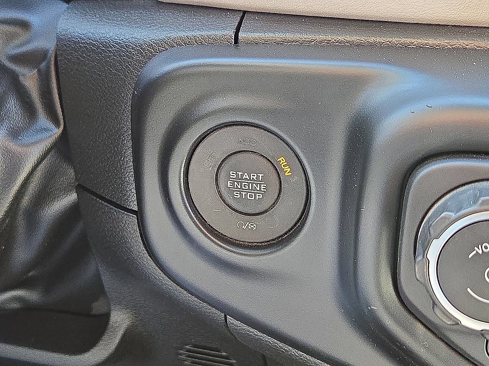 Used 2023 Jeep Wrangler Unlimited Sahara AWD/4WD image 30