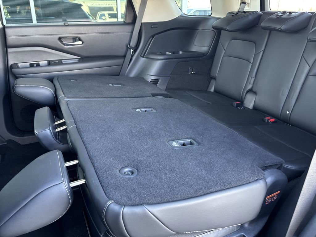 Used 2022 Nissan Pathfinder SL w/ Cargo Package image 29