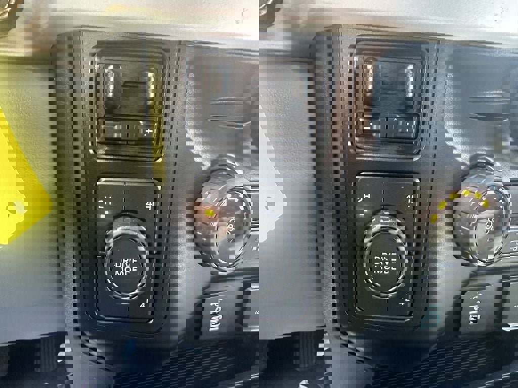 Used 2024 Ford F550 4x4 Regular Cab Super Duty image 17