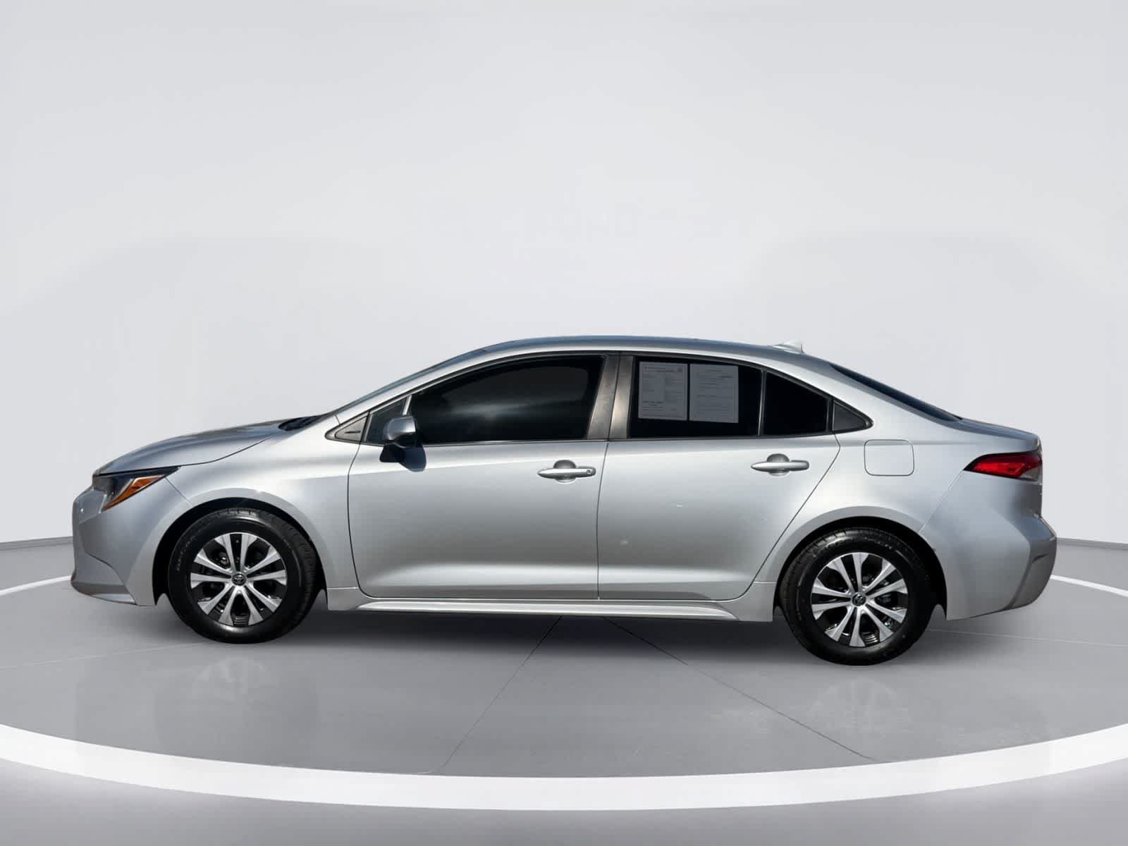 Used 2022 Toyota Corolla LE w/ Carpet Mat Package (TMS) FWD image 3