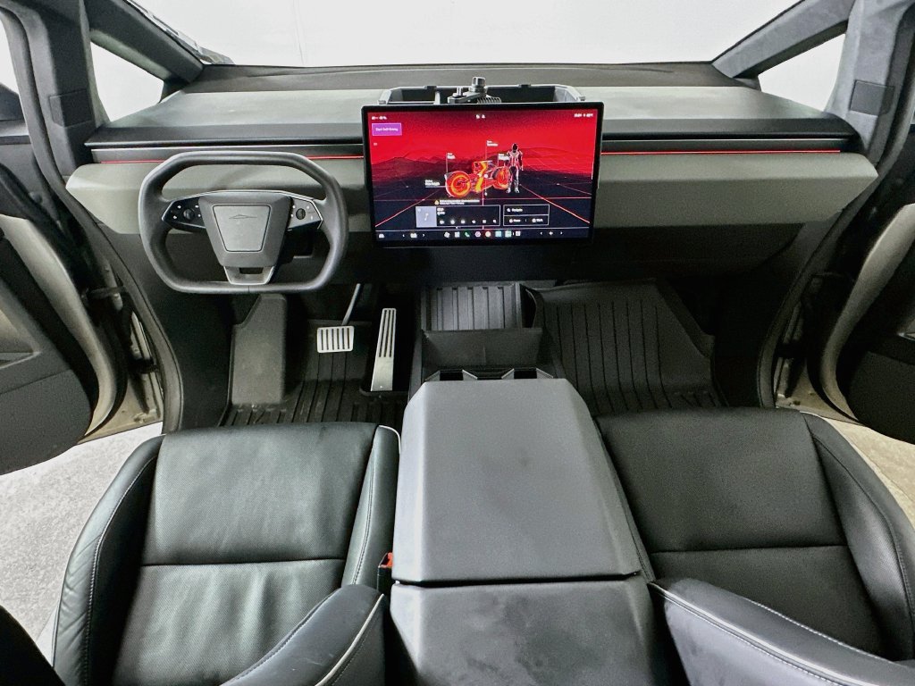 Used 2025 Tesla Cybertruck AWD Crew Cab image 18