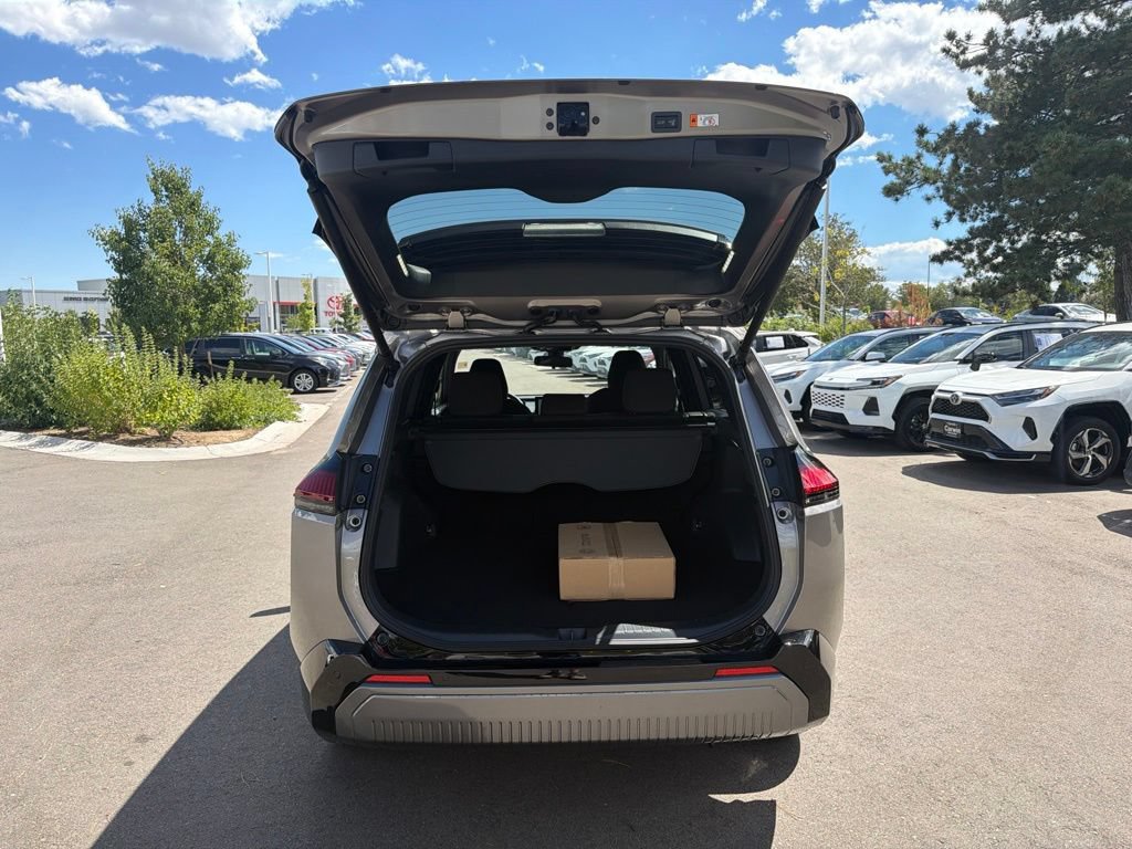 Used 2026 Toyota RAV4 SE w/ Convenience Package AWD/4WD image 16