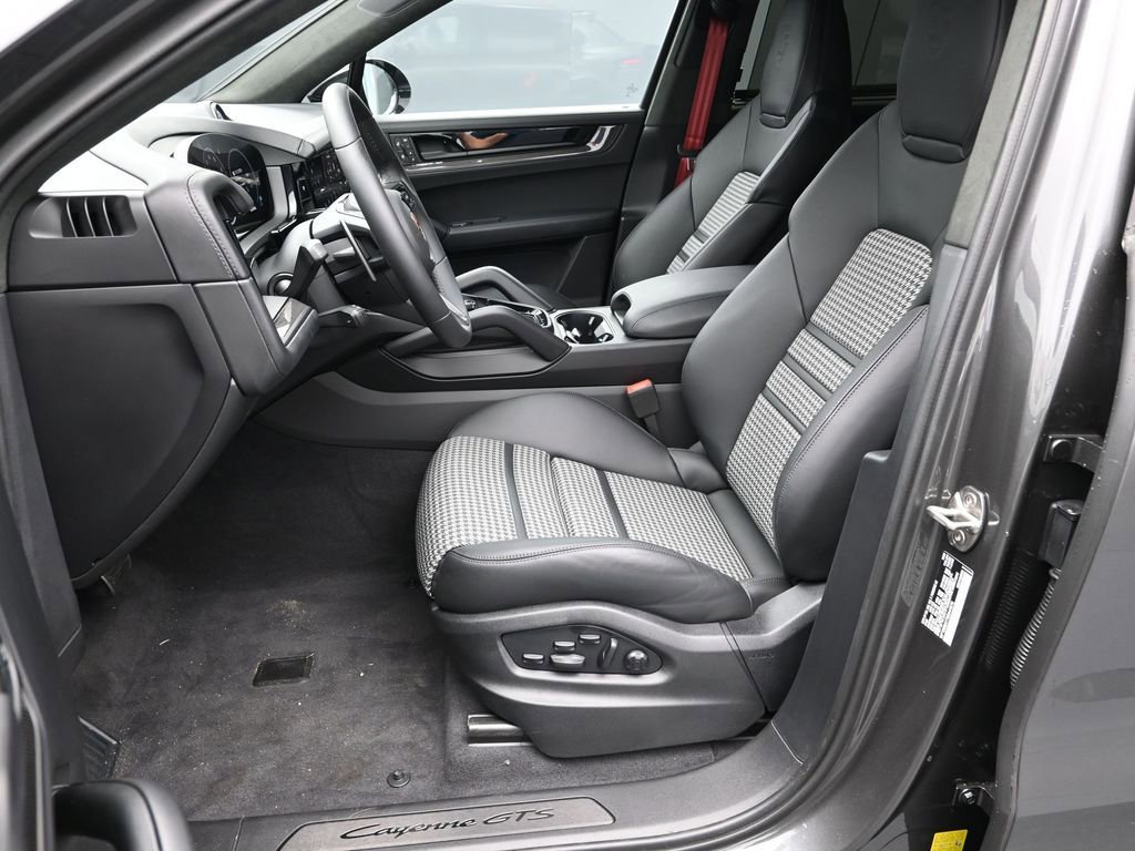 Certified 2025 Porsche Cayenne GTS image 5