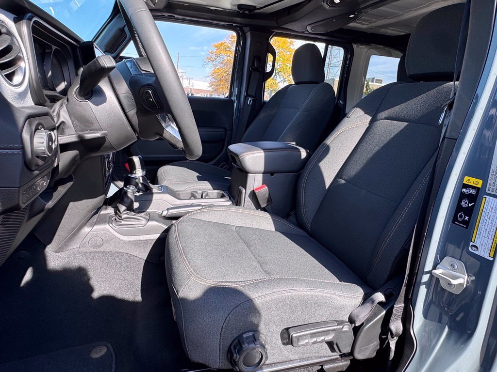 Used 2026 Jeep Wrangler Unlimited Sahara AWD/4WD image 14