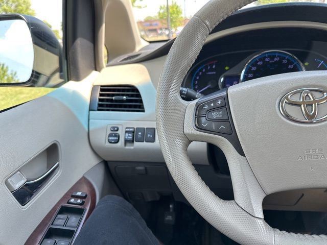 Used 2013 Toyota Sienna XLE FWD image 40