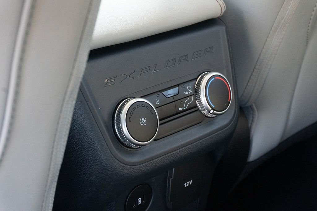 Used 2025 Ford Explorer Active w/ Active Comfort Package RWD image 23