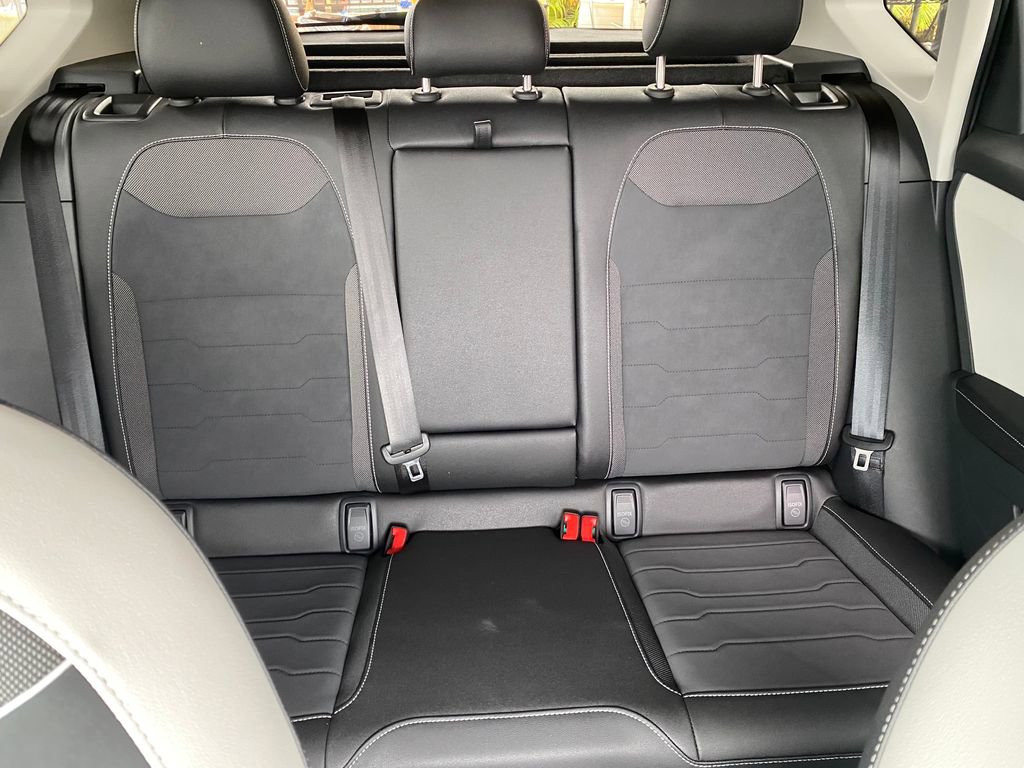 New 2026 Volkswagen Taos SE FWD image 18