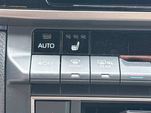 Used 2025 Toyota Camry SE w/ Convenience Package FWD image 29