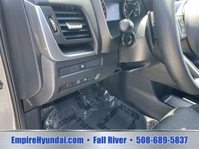 Used 2024 Nissan Rogue SV AWD/4WD image 21