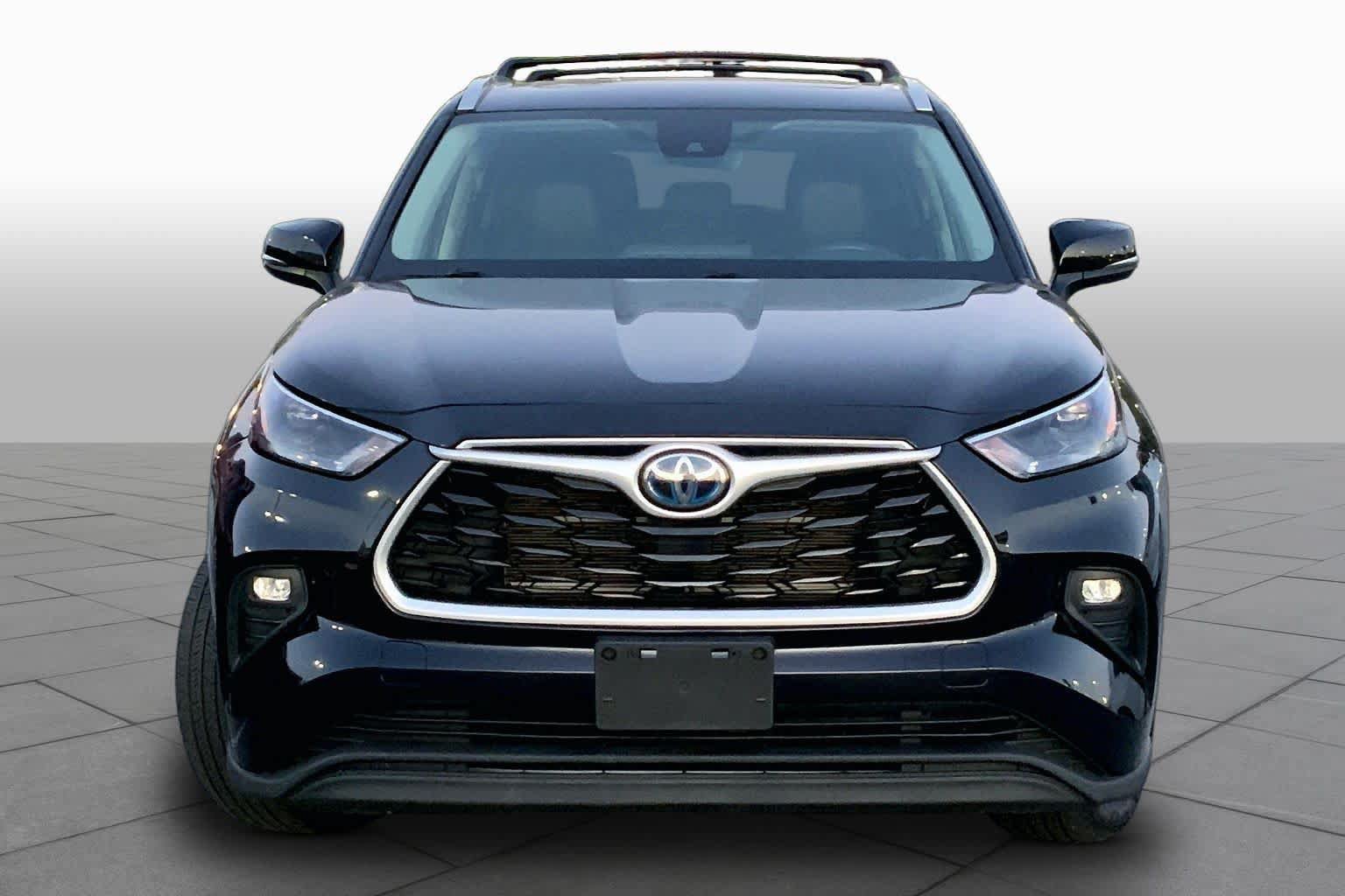 Used 2022 Toyota Highlander XLE AWD/4WD image 4