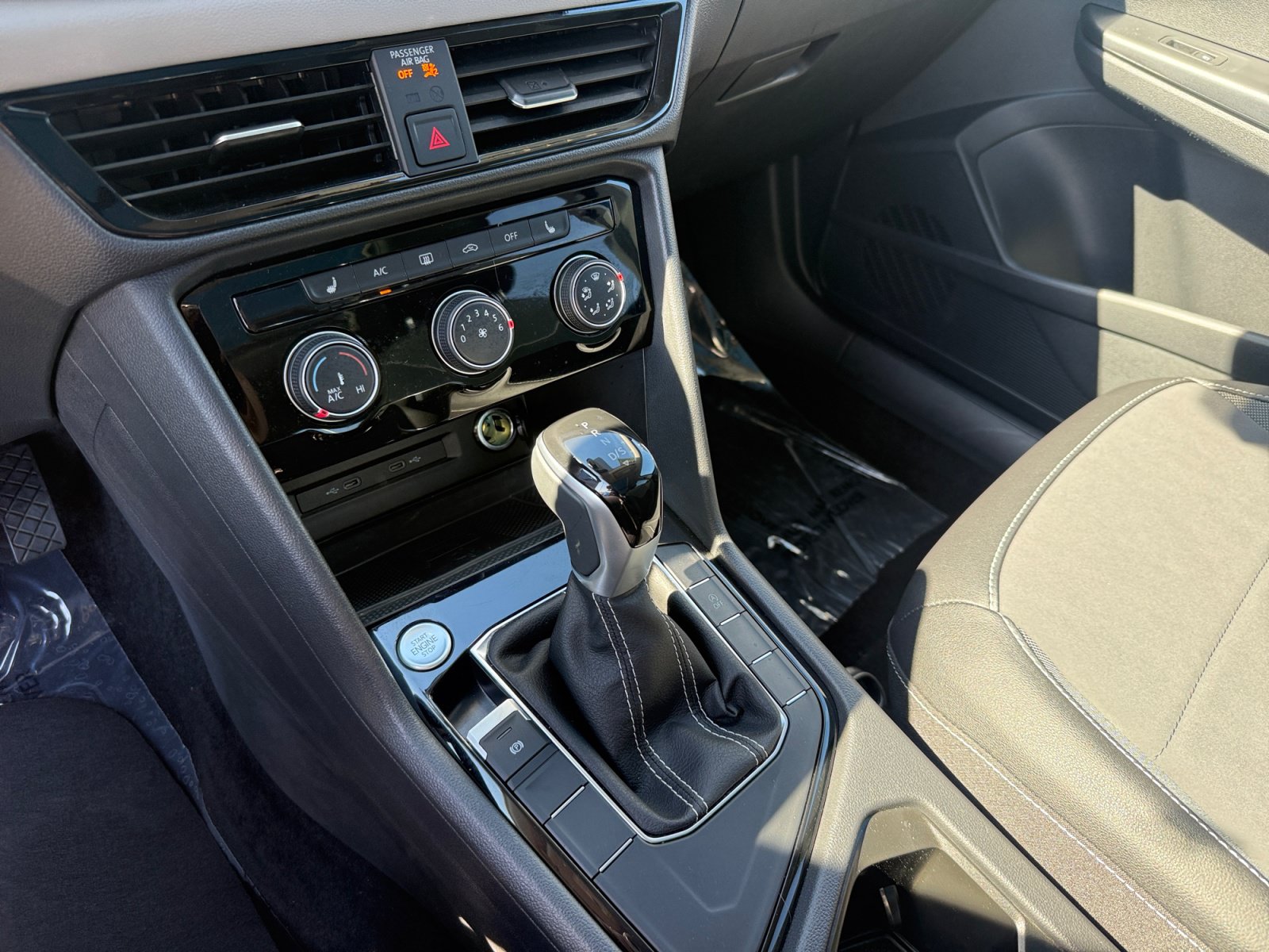 Certified 2023 Volkswagen Taos SE FWD image 13
