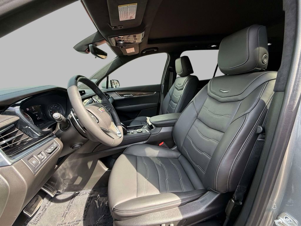 Used 2025 Cadillac XT6 Sport w/ Platinum Package image 2