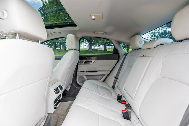 Used 2018 Jaguar XF Premium AWD/4WD image 13
