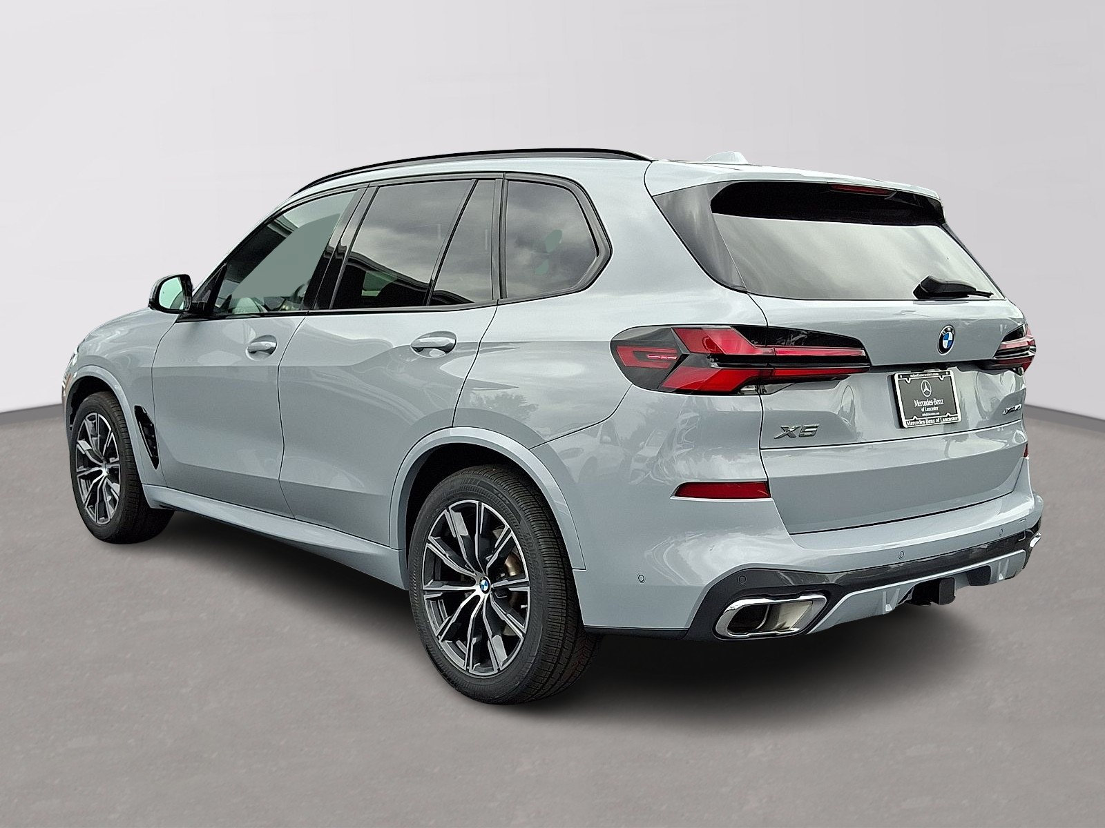 Used 2024 BMW X5 xDrive40i w/ M Sport Package AWD/4WD image 6