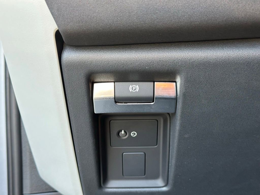 Used 2023 Land Rover Defender 110 S image 30