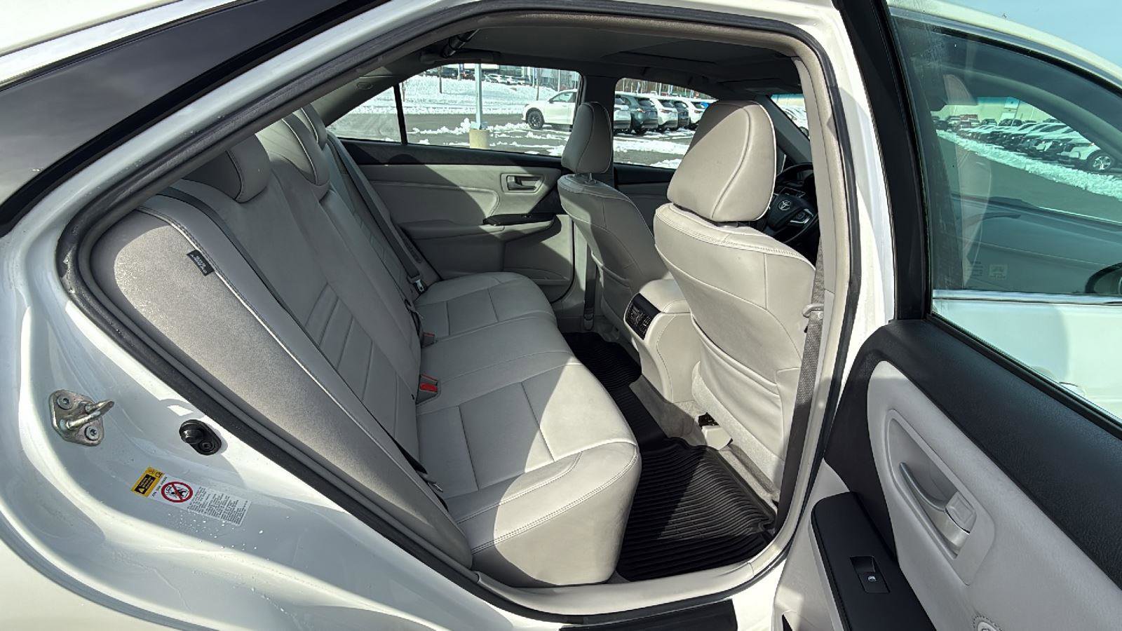 Used 2016 Toyota Camry XLE image 19