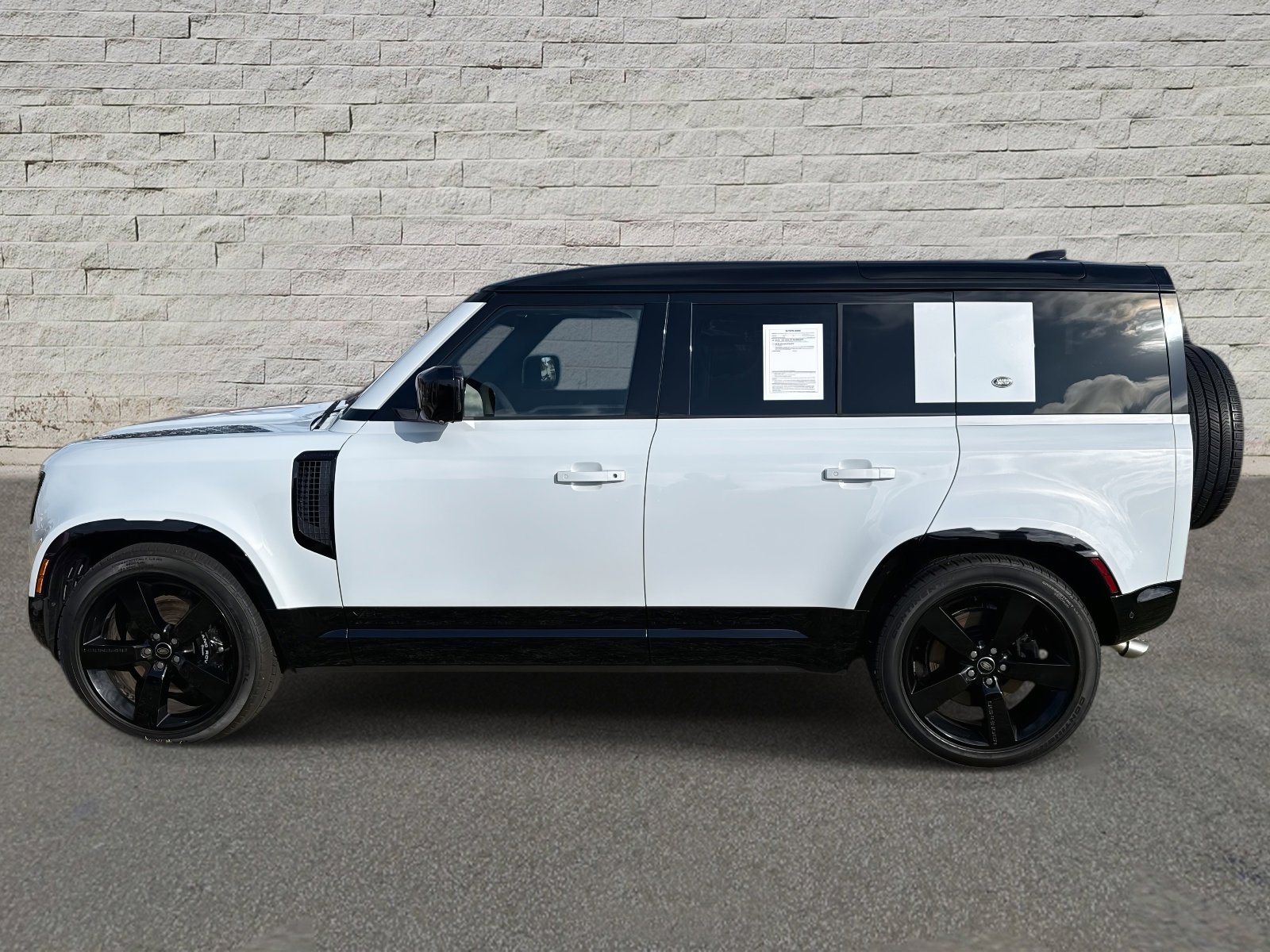 Used 2023 Land Rover Defender 110 V8 image 8